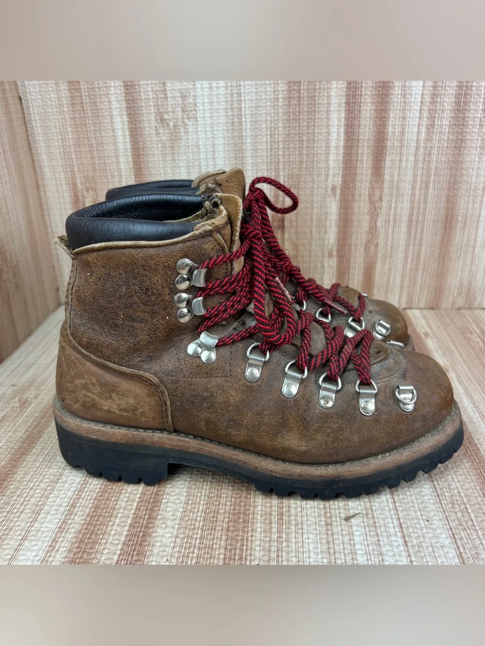 VINTAGE Dexter Mountaineer Hiking Boots Men's Sz 7 M Brown Suede Leather Vibram